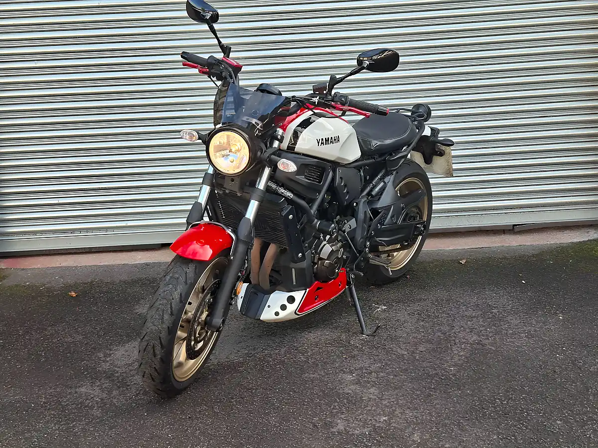 Used 2022 Yamaha Xs White - Interior and Exterior details 3