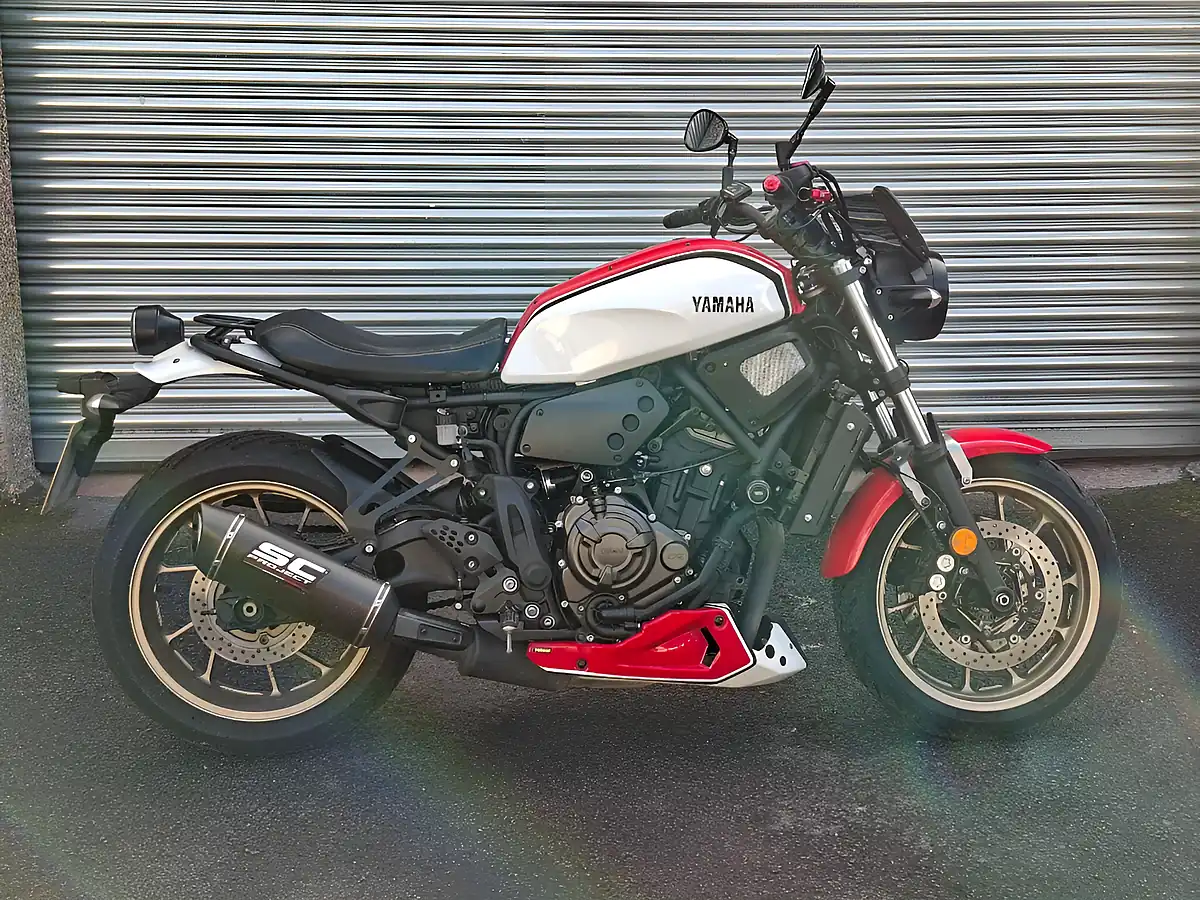 Used 2022 Yamaha Xs White - Interior and Exterior details 9