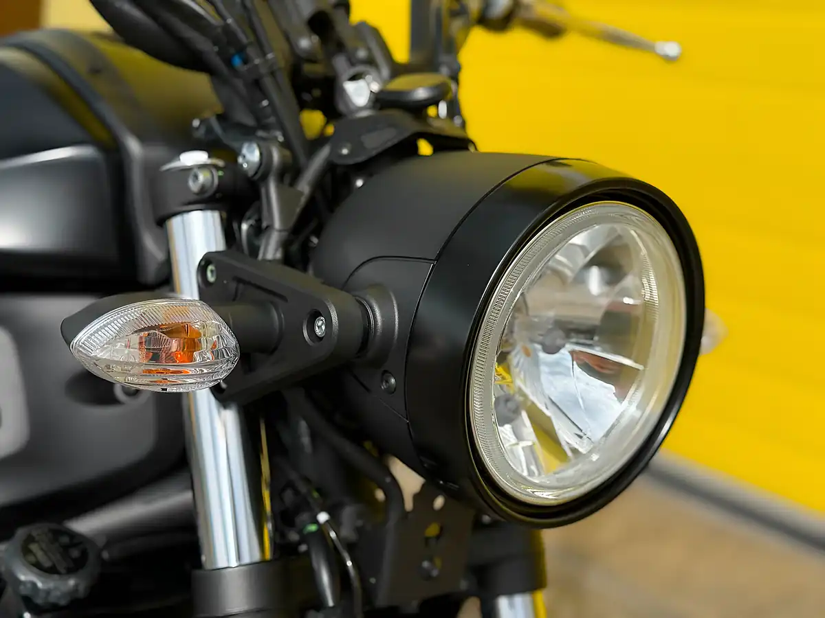 Used 2022 Yamaha XSR700 Black - Interior and Exterior details 4