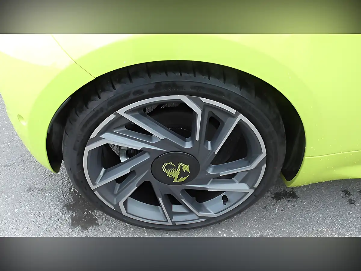 Used 2023 Abarth 595 Turismo Green - Interior and Exterior details 5