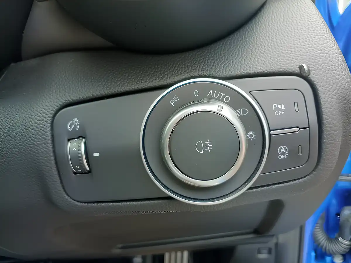 Used 2023 Alfa Romeo Giulia Competizione Misano Blue - Interior and Exterior details 16