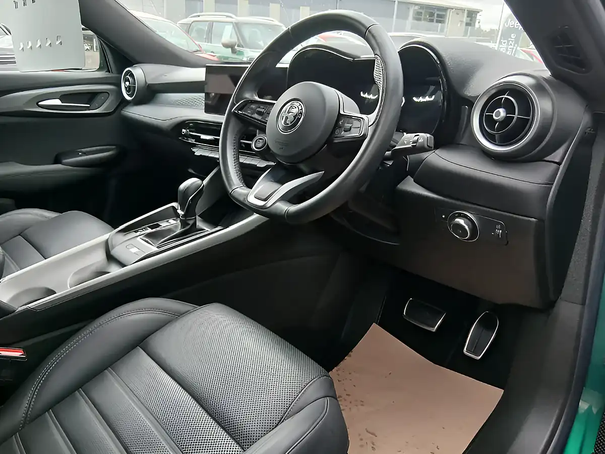 Used 2023 Alfa Romeo Tonale Speciale Montreal Green - Interior and Exterior details 12