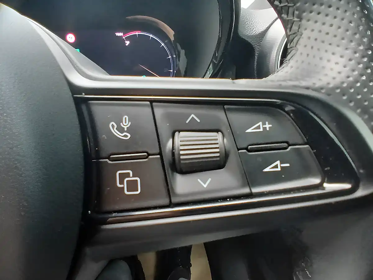 Used 2023 Alfa Romeo Tonale Speciale Montreal Green - Interior and Exterior details 17