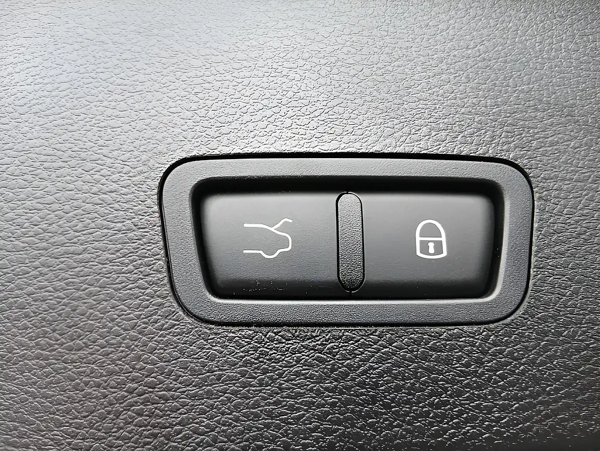 Used 2023 Alfa Romeo Tonale Speciale Montreal Green - Interior and Exterior details 19