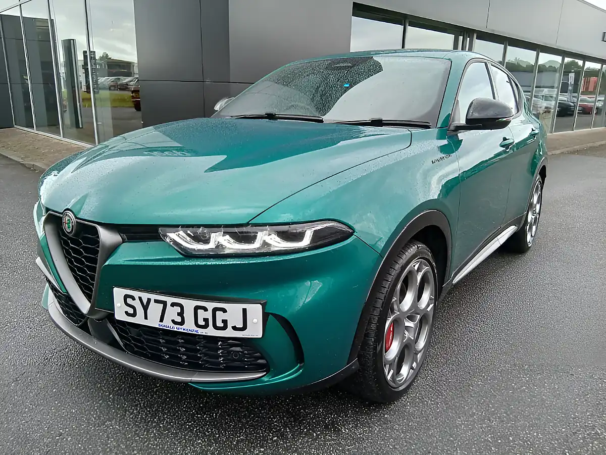 Used 2023 Alfa Romeo Tonale Speciale Montreal Green - Interior and Exterior details 4