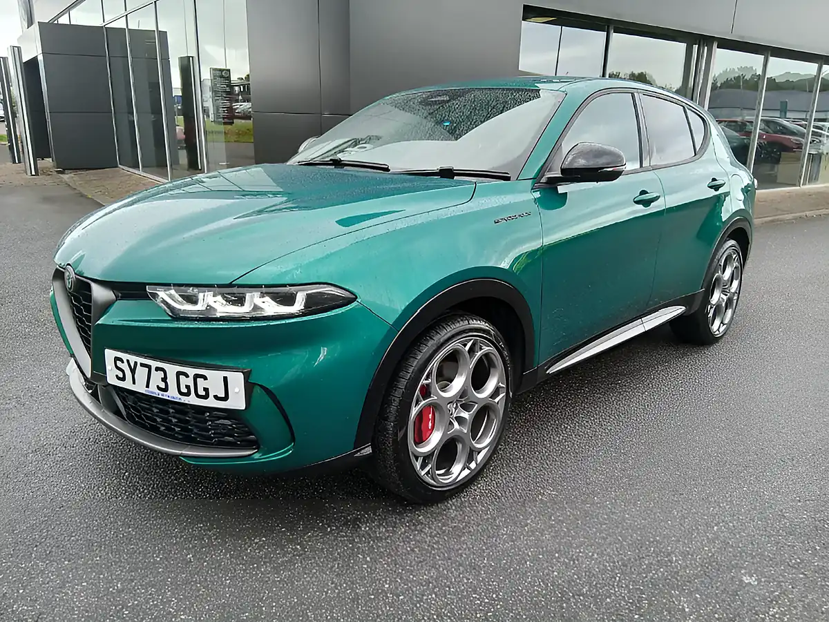 Used 2023 Alfa Romeo Tonale Speciale Montreal Green - Interior and Exterior details 5