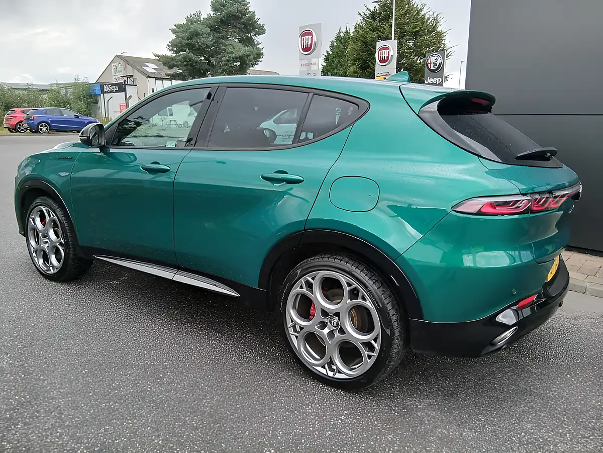 Used 2023 Alfa Romeo Tonale Speciale Montreal Green - Interior and Exterior details 9
