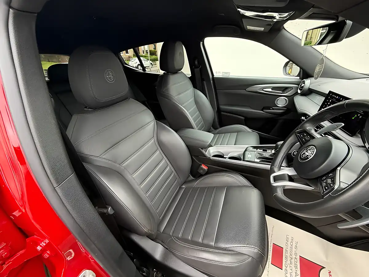Used 2023 Alfa Romeo Tonale Veloce Red - Interior and Exterior details 13