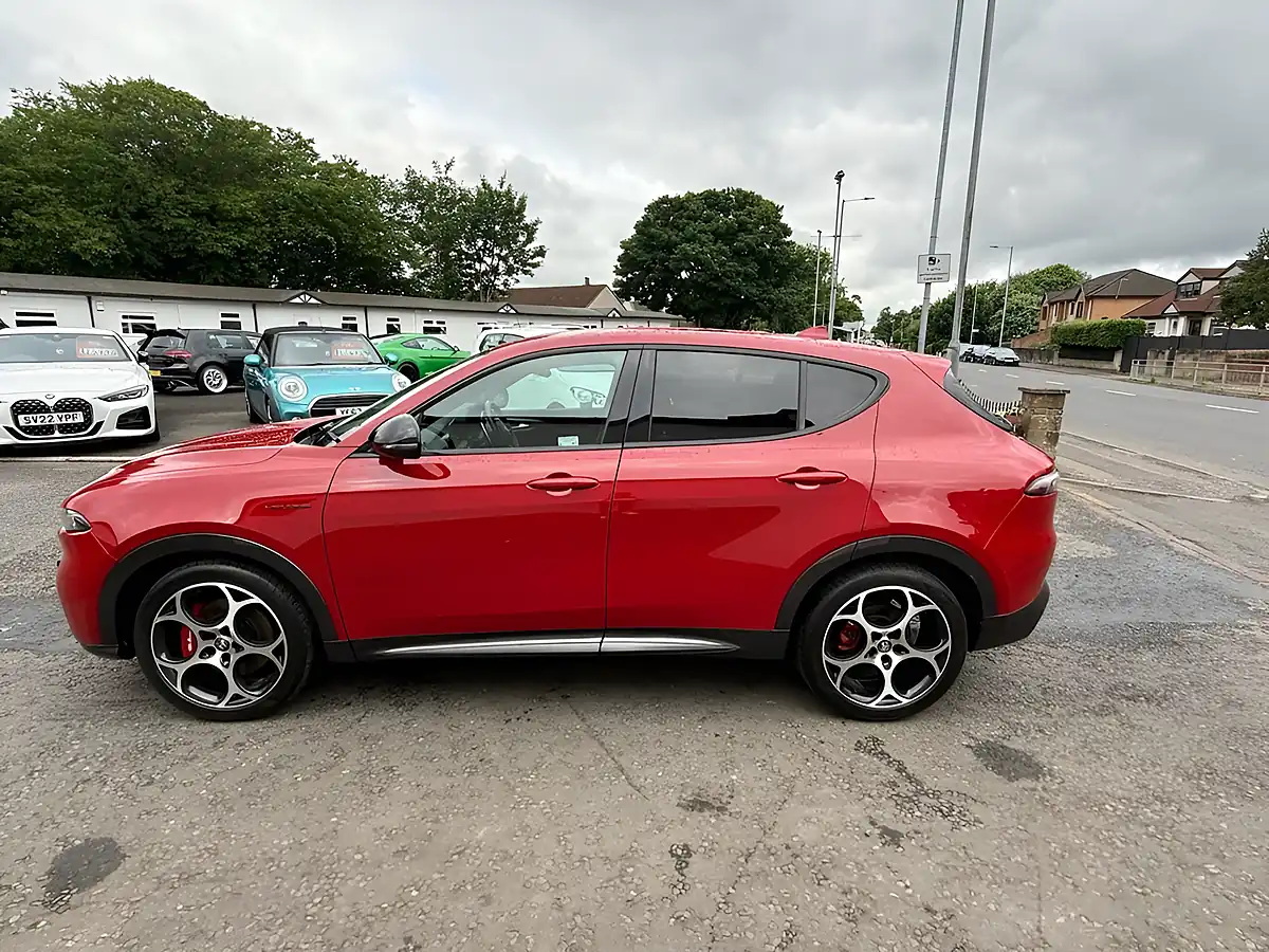 Used 2023 Alfa Romeo Tonale Veloce Red - Interior and Exterior details 7