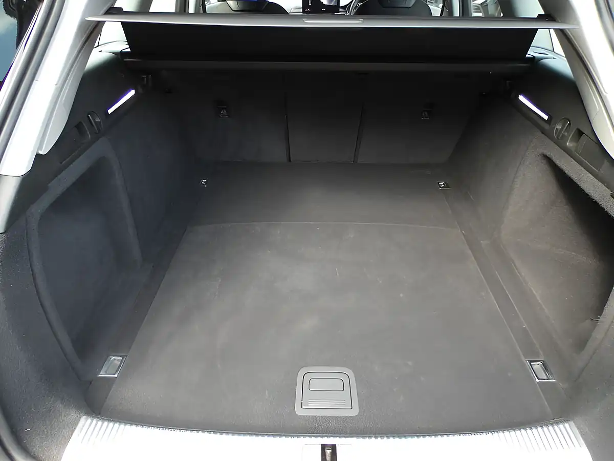Used 2023 Audi A4 Avant Technik Brilliant Black - Interior and Exterior details 10
