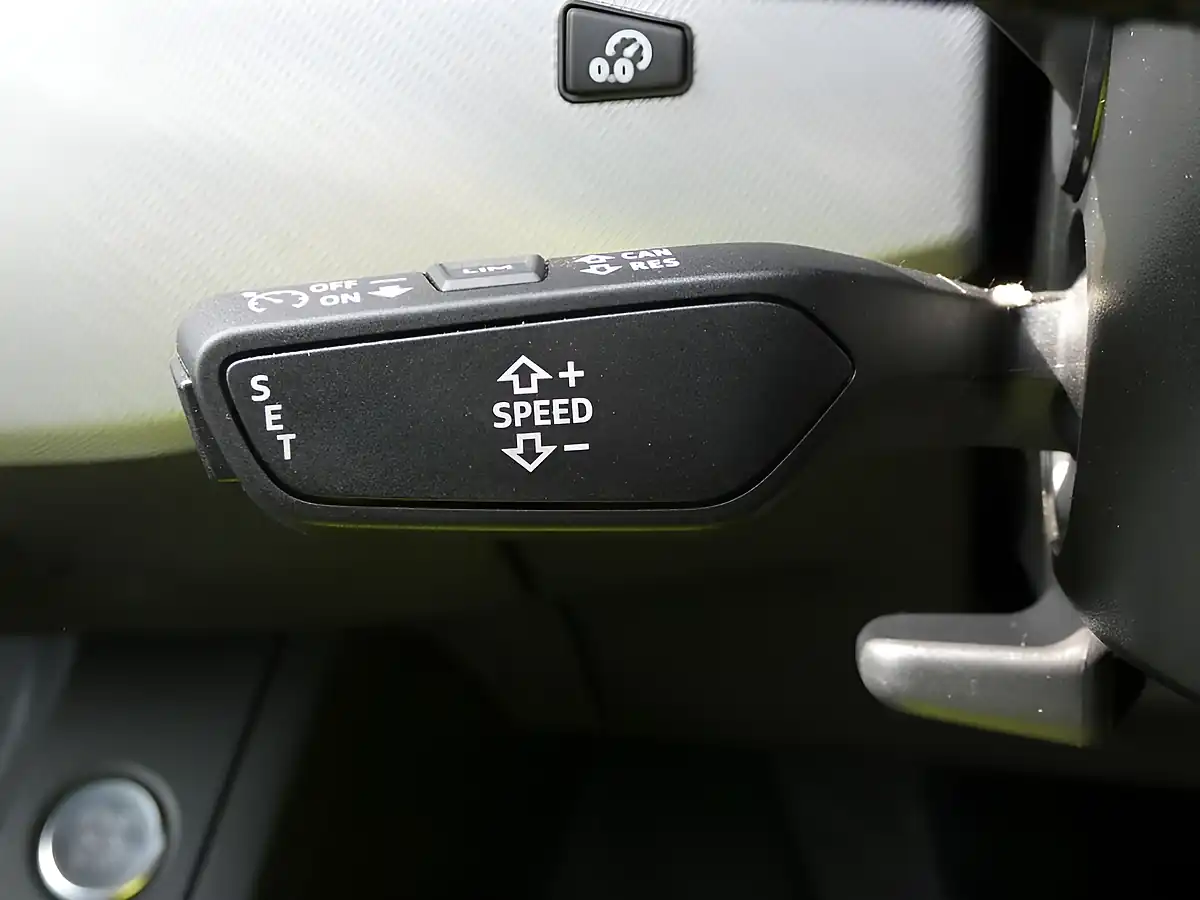 Used 2023 Audi A4 Avant Technik Brilliant Black - Interior and Exterior details 13