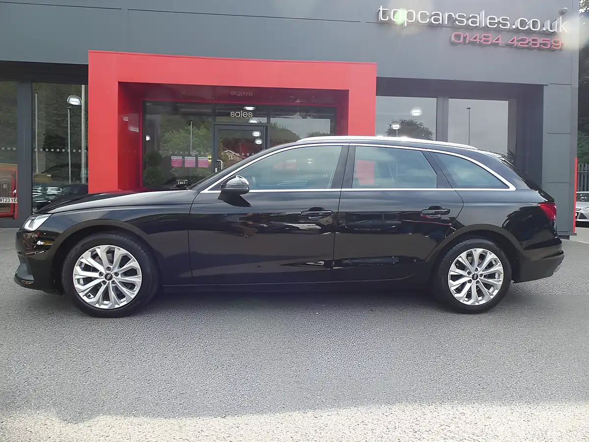 Used 2023 Audi A4 Avant Technik Brilliant Black - Interior and Exterior details 9