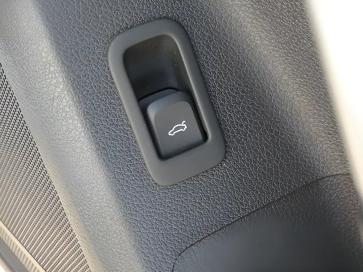 Used 2023 Audi Q2 Technik Ibis White - Interior and Exterior details 13