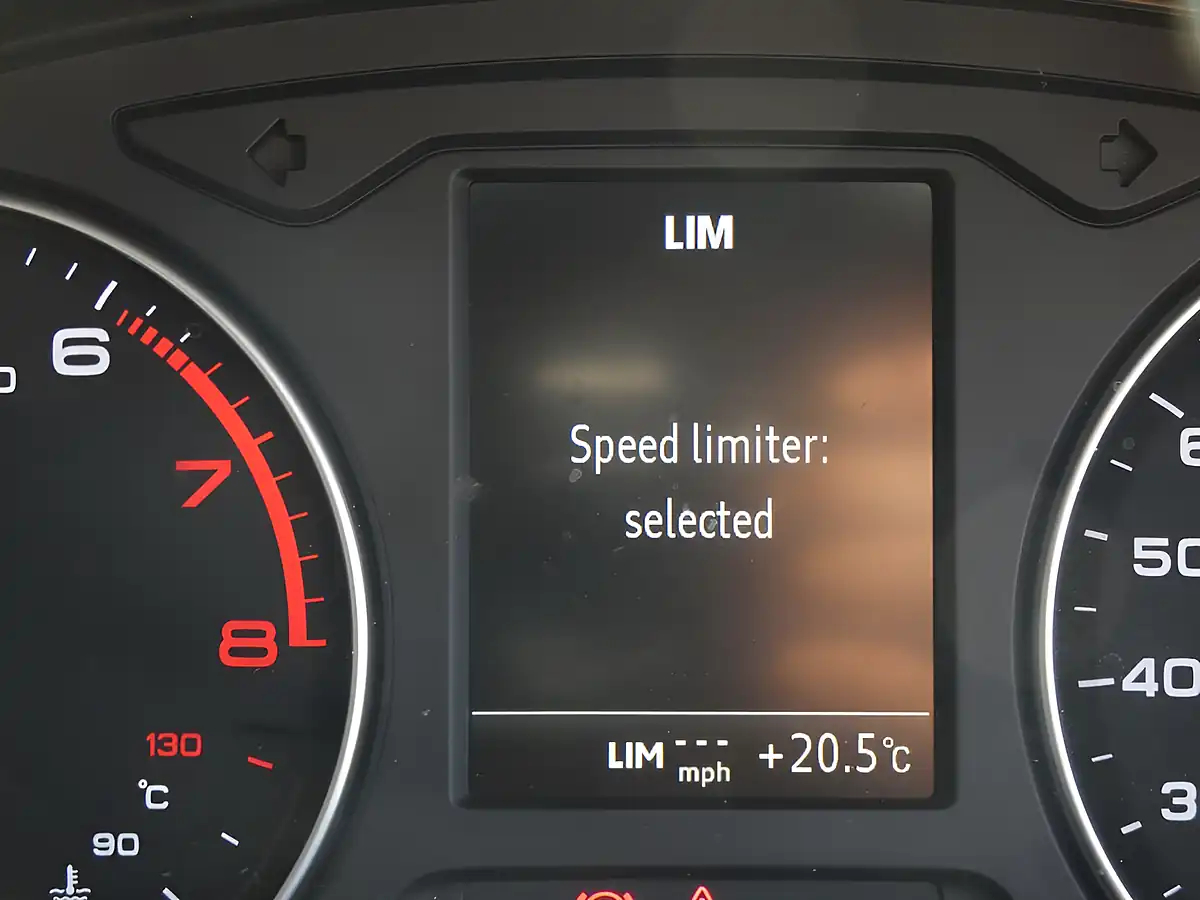 Used 2023 Audi Q2 Technik Ibis White - Interior and Exterior details 15