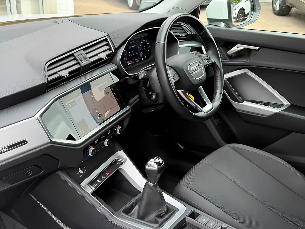 Used 2023 Audi Q3 Technik White - Interior and Exterior details 11
