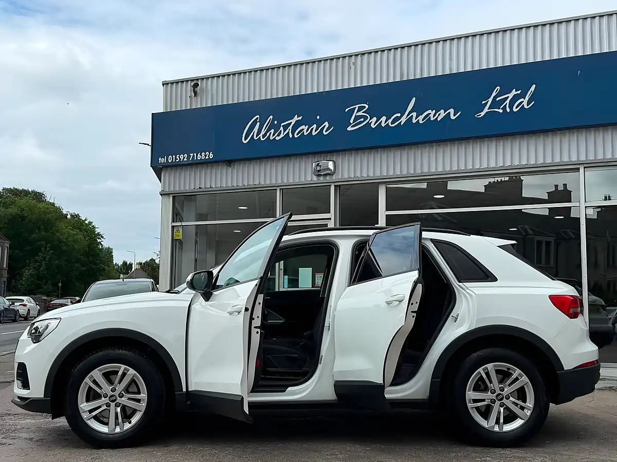 Used 2023 Audi Q3 Technik White - Interior and Exterior details 7