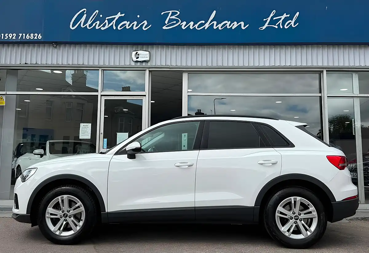 Used 2023 Audi Q3 Technik White - Interior and Exterior details 8