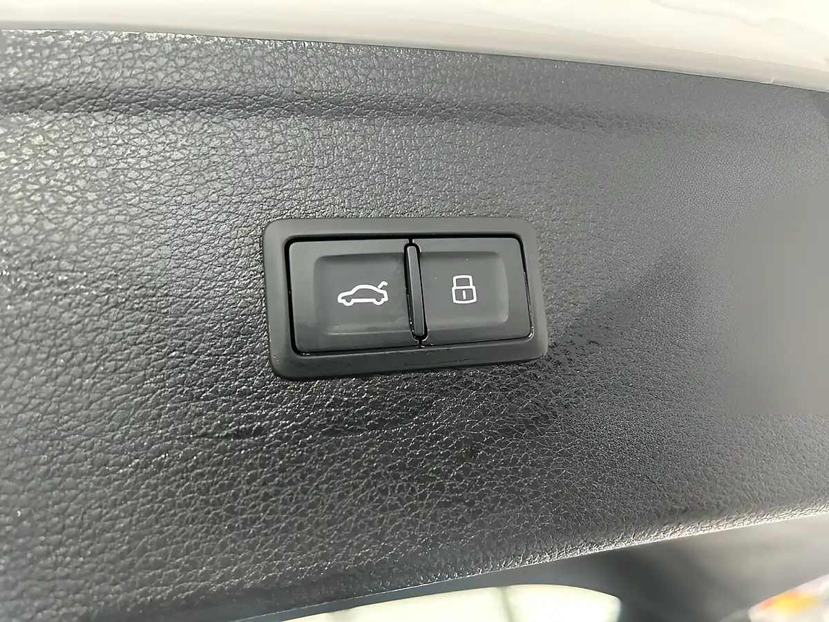 Used 2023 Audi Q5 Competition White - Interior and Exterior details 17