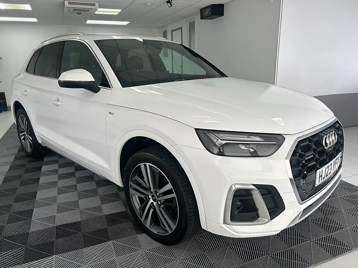 Used 2023 Audi Q5 Competition White - Interior and Exterior details 4