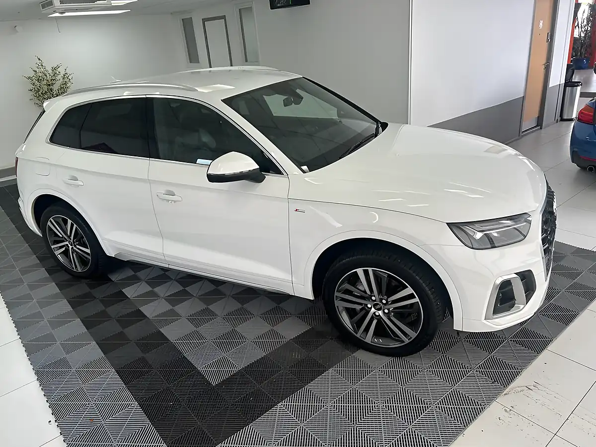 Used 2023 Audi Q5 Competition White - Interior and Exterior details 5