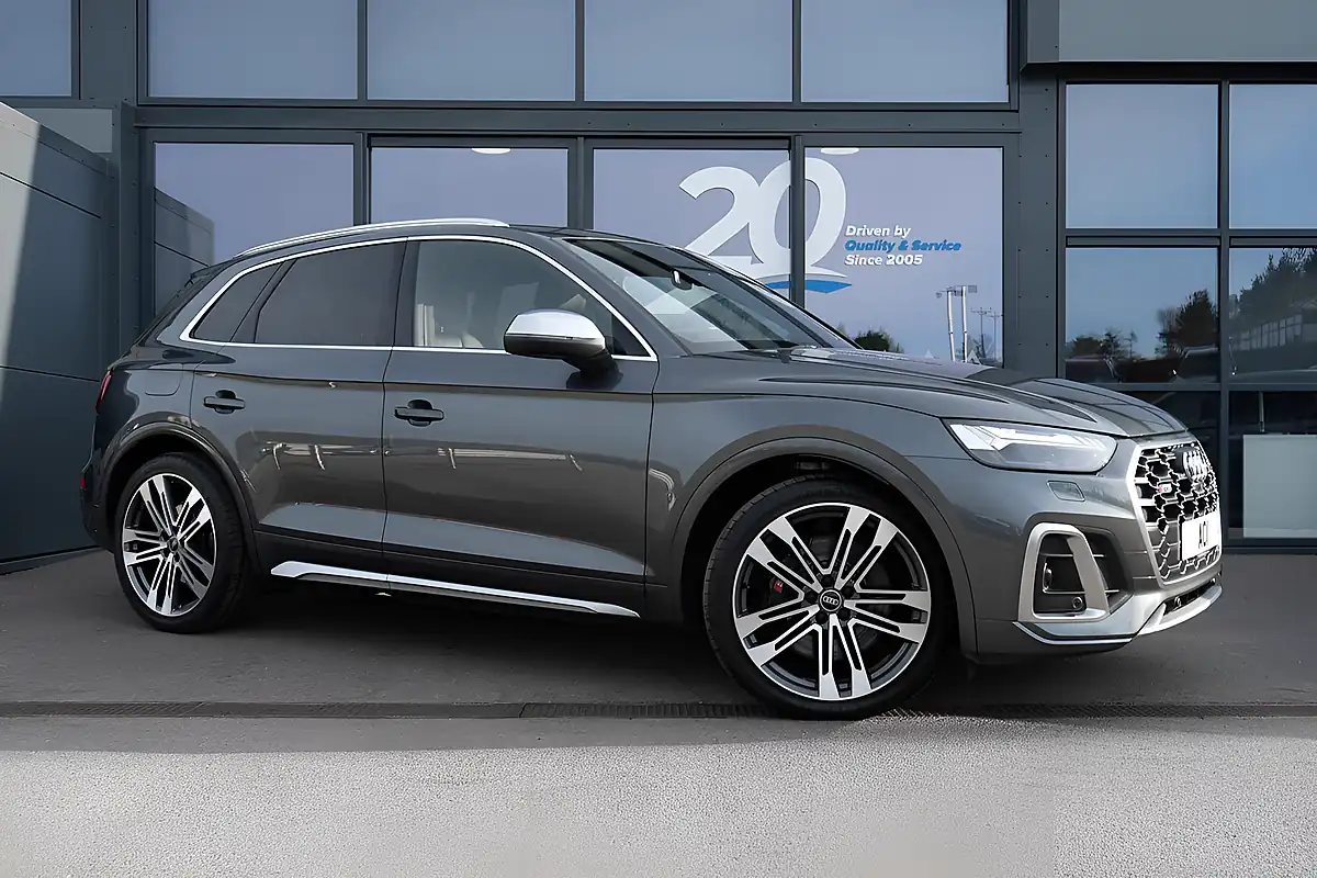 Used 2023 Audi SQ5 Grey - Front View