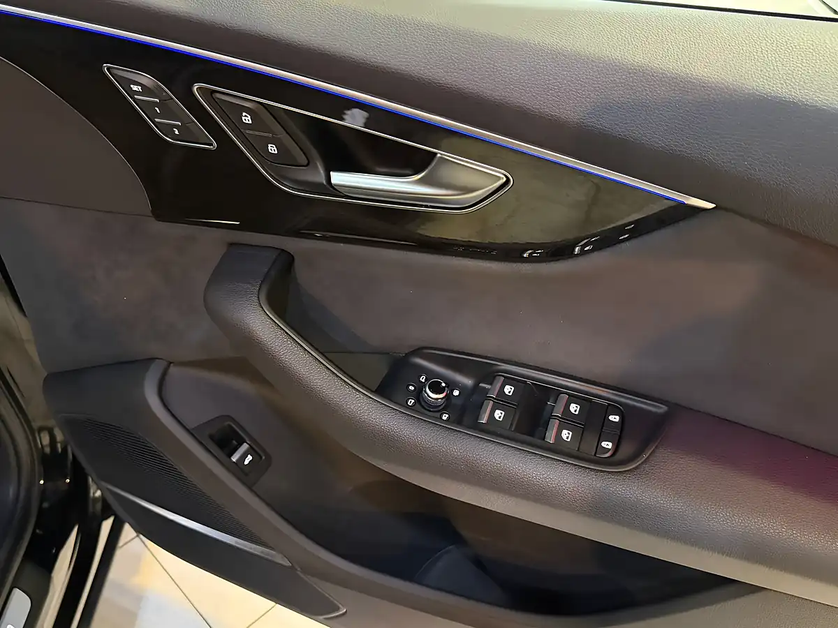 Used 2023 Audi SQ7 Black Edition Black - Interior and Exterior details 17