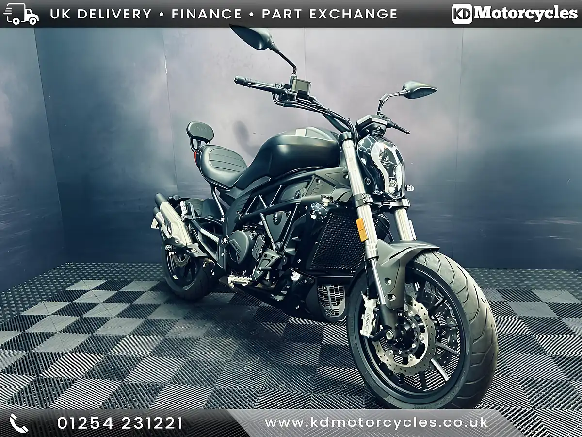 Used 2023 Benelli 502 C Black - Front View