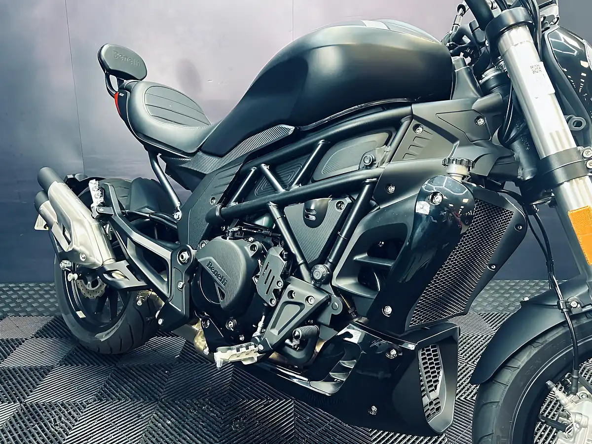 Used 2023 Benelli 502 C Black - Interior and Exterior details 10