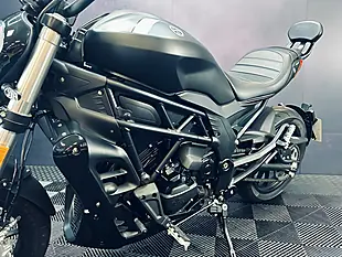 Used 2023 Benelli 502 C Black - Interior and Exterior details 11