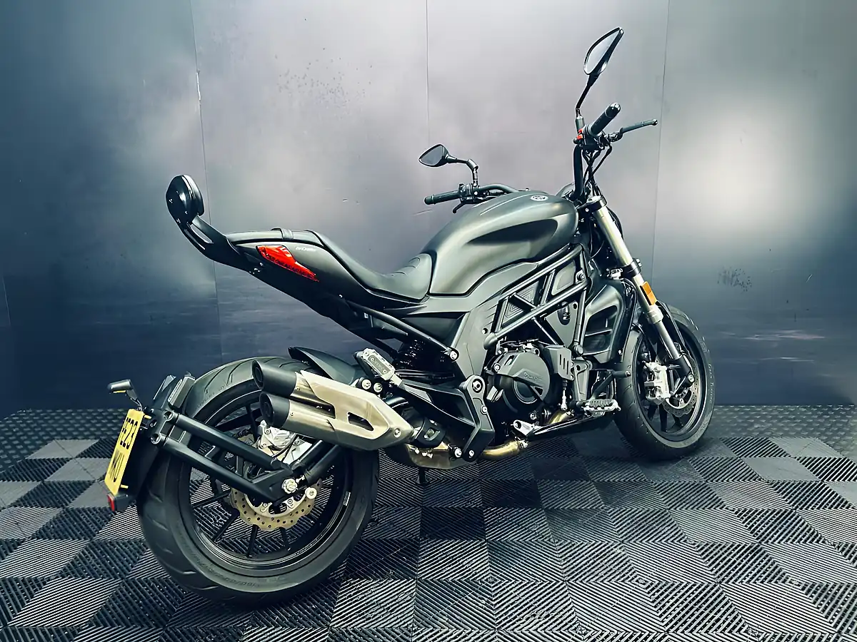 Used 2023 Benelli 502 C Black - Interior and Exterior details 12