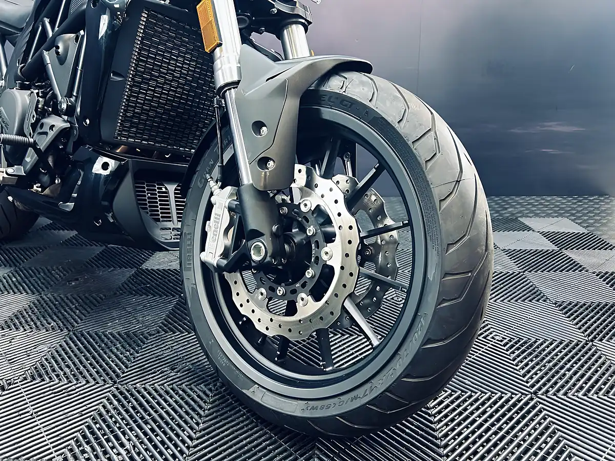 Used 2023 Benelli 502 C Black - Interior and Exterior details 15