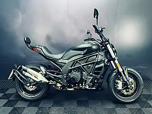 Used 2023 Benelli 502 C Black - Interior and Exterior details 2