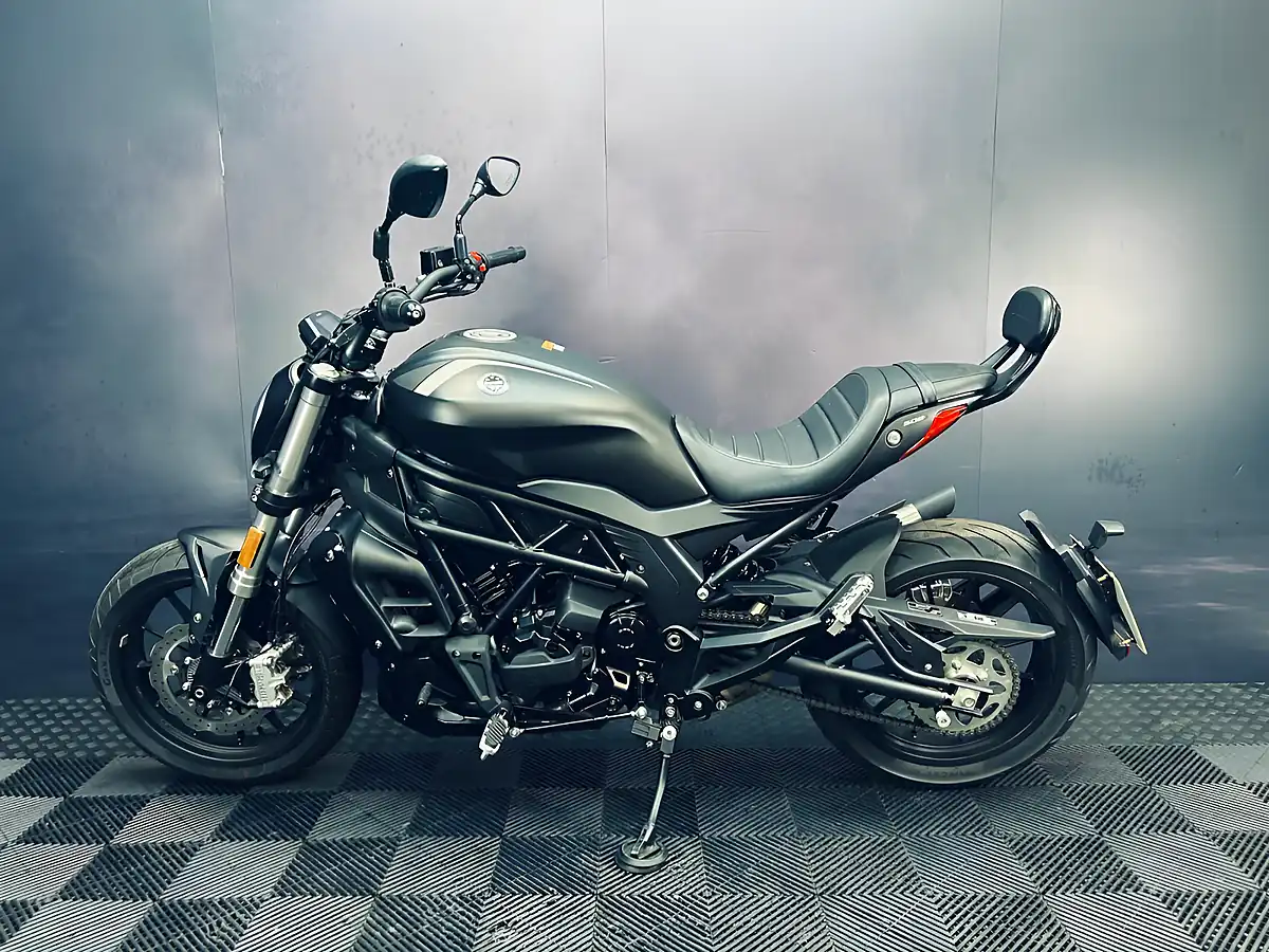 Used 2023 Benelli 502 C Black - Interior and Exterior details 3