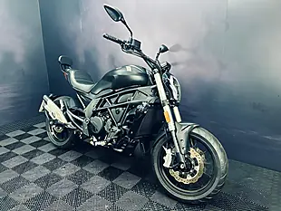 Used 2023 Benelli 502 C Black - Interior and Exterior details 4