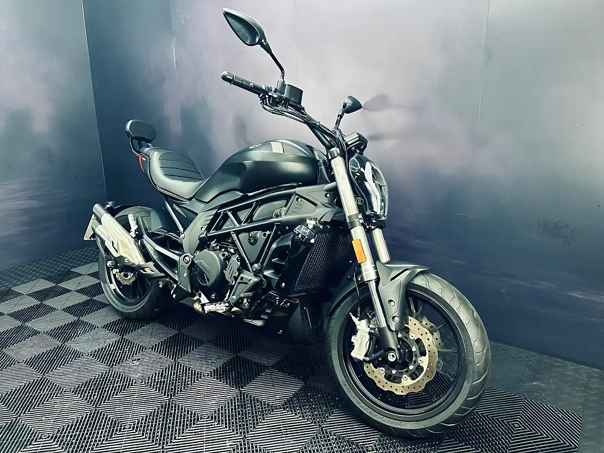 Used 2023 Benelli 502 C Black - Interior and Exterior details 4