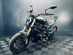 Used 2023 Benelli 502 C Black - Interior and Exterior details 5