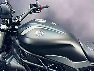 Used 2023 Benelli 502 C Black - Interior and Exterior details 9