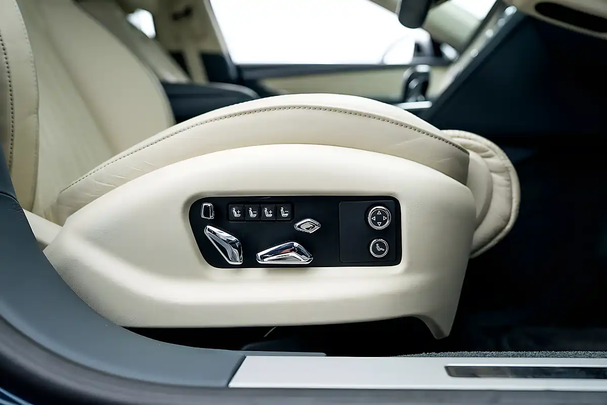 Used 2023 Bentley Flying Spur Mulliner Windsor Blue - Interior and Exterior details 14