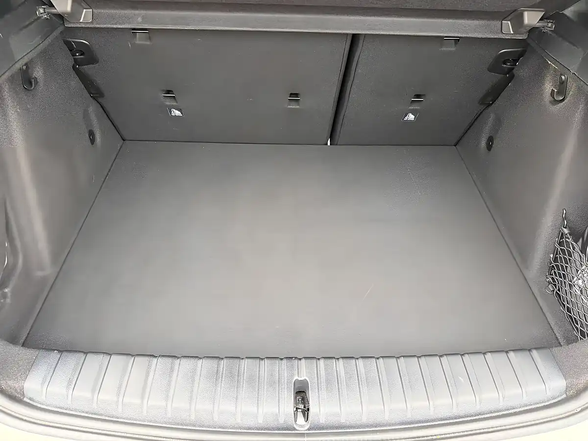 Used 2023 BMW 1 Series Lcp White - Interior and Exterior details 18