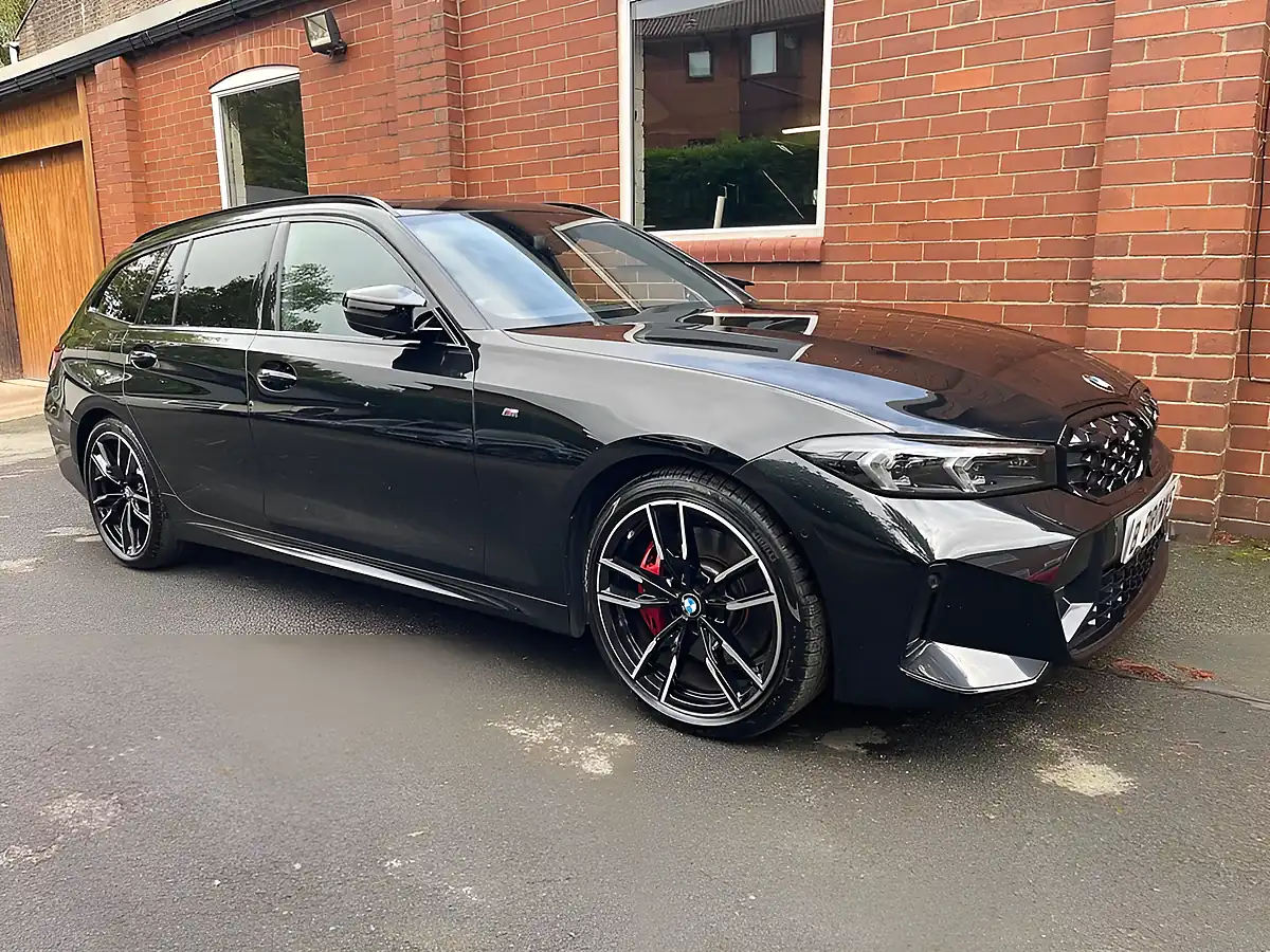 Used 2023 BMW 3 Series Touring Black - Front View