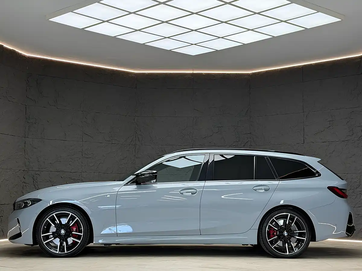 Used 2023 BMW 3 Series Touring Grey - Interior and Exterior details 7