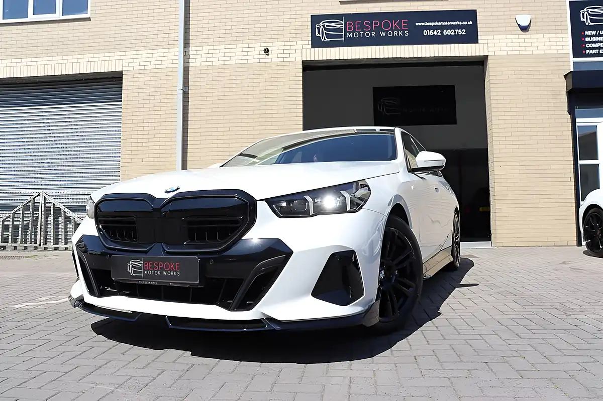 Used 2023 BMW 5 Series M Sport White - Front View