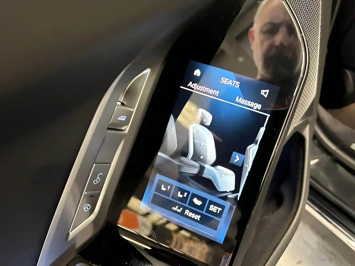 Used 2023 BMW 7 Series Excellence Black Sapphire - Interior and Exterior details 14