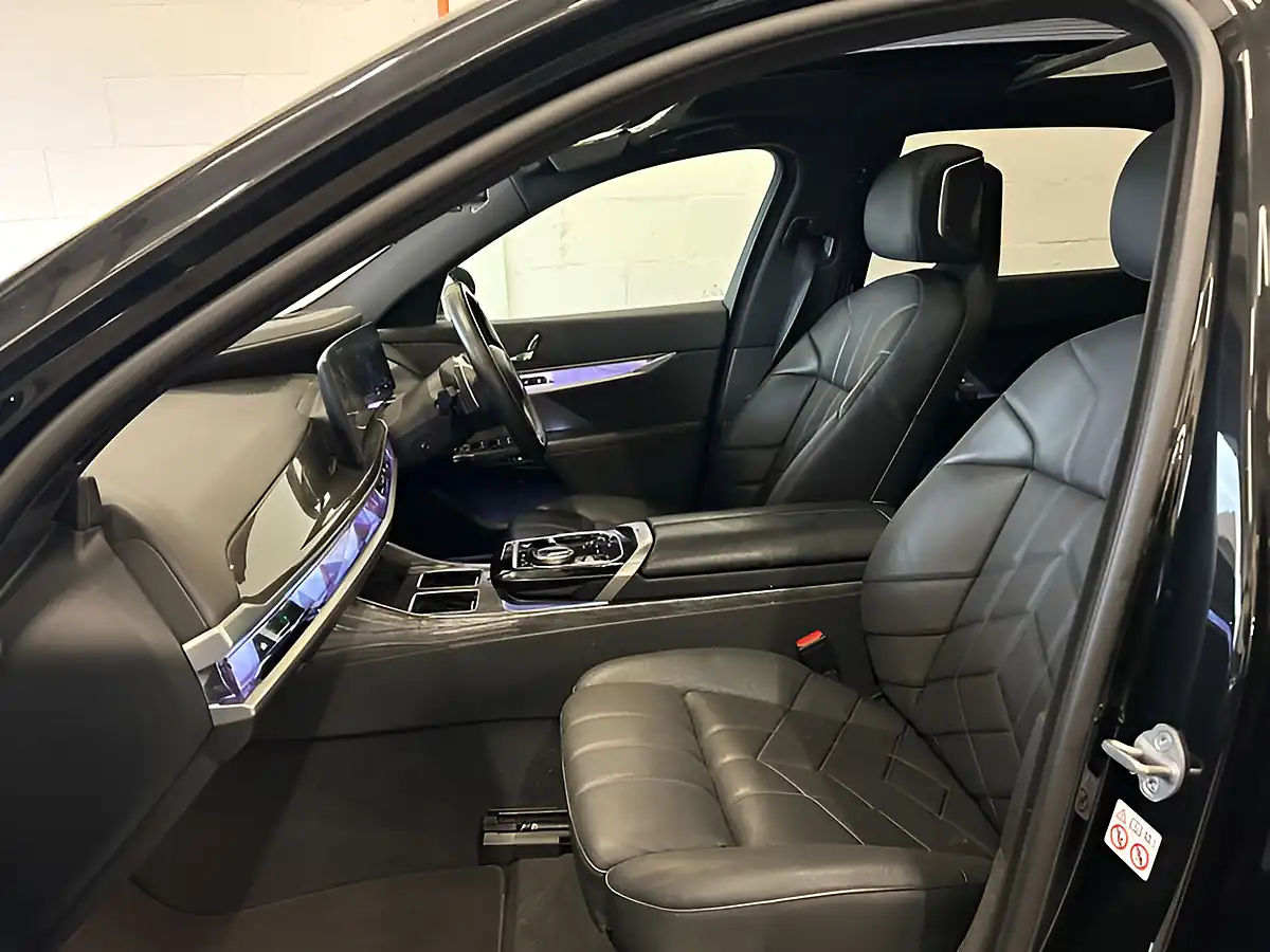 Used 2023 BMW 7 Series Excellence Black Sapphire - Interior and Exterior details 16