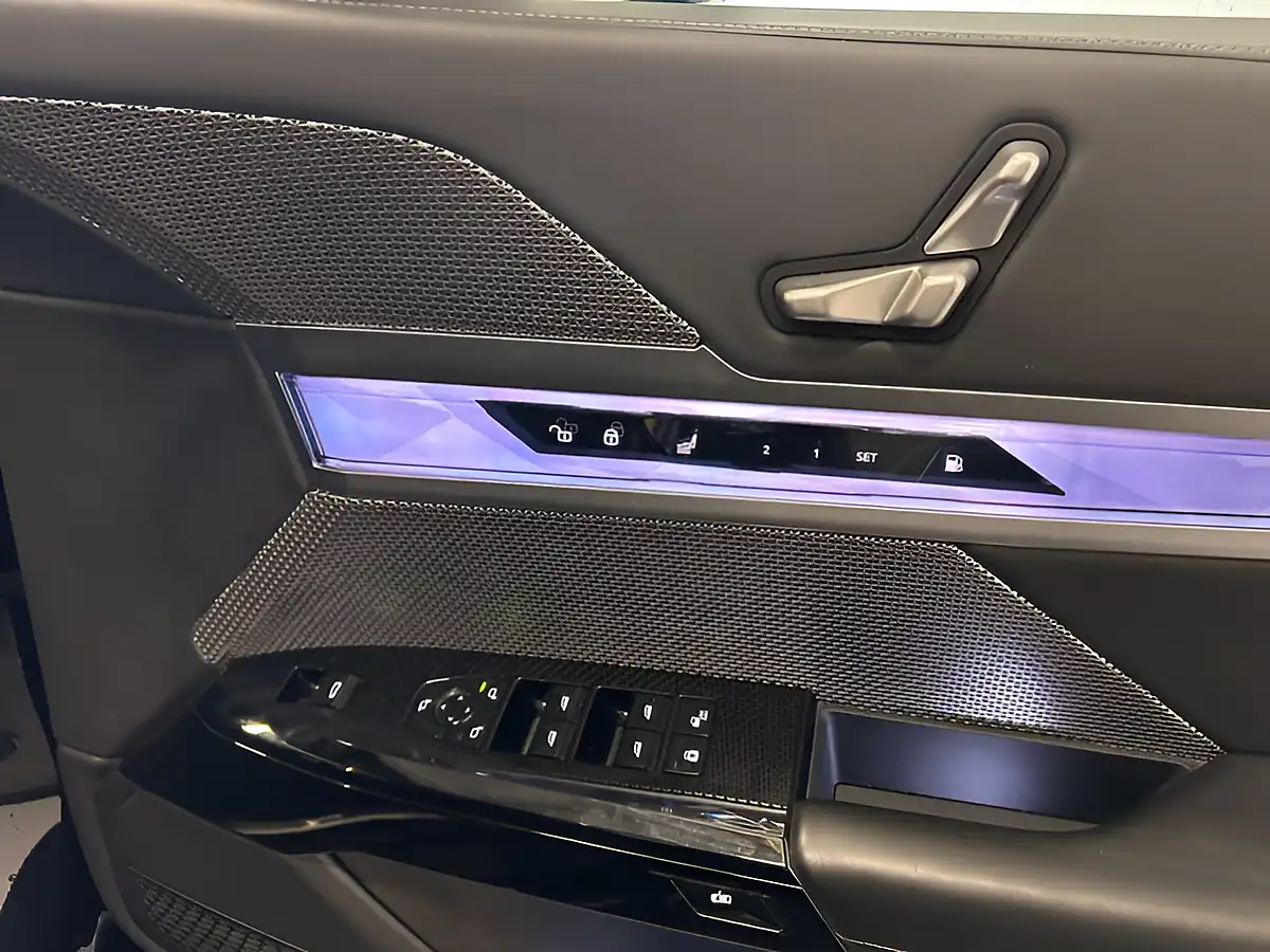 Used 2023 BMW 7 Series Excellence Black Sapphire - Interior and Exterior details 19