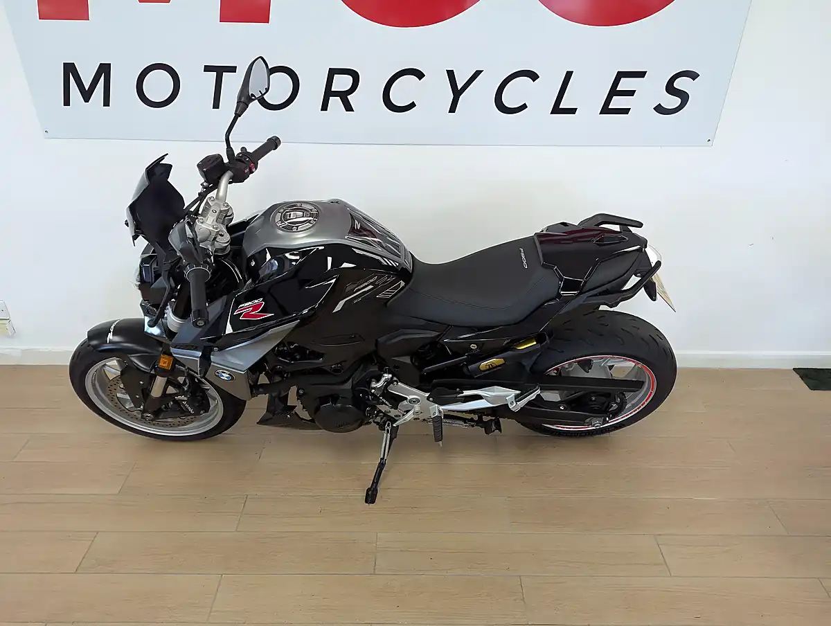 Used 2023 BMW F 900 R Se Black - Interior and Exterior details 10