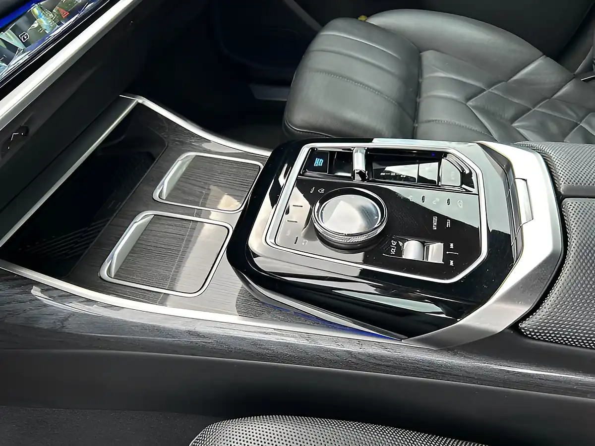 Used 2023 BMW I7 Excellence Pro Black Sapphire - Interior and Exterior details 10