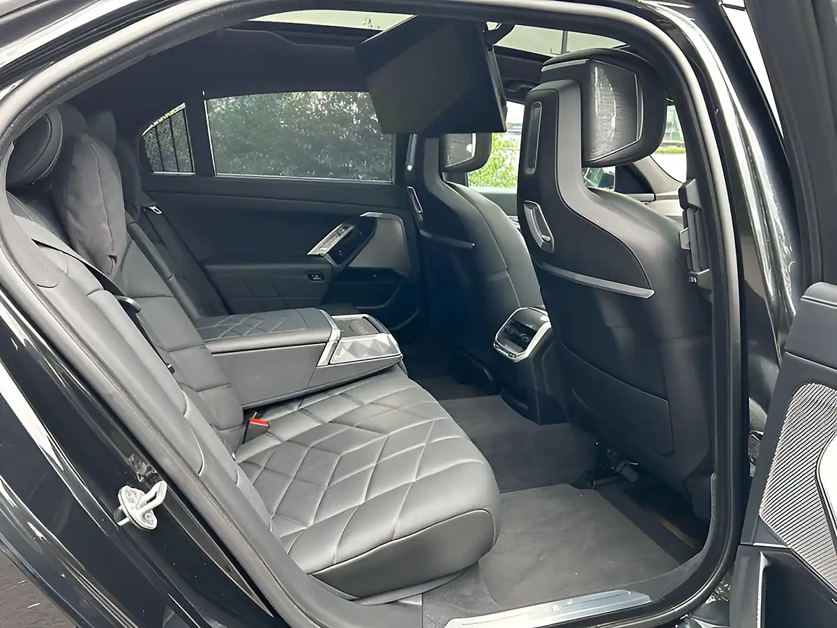 Used 2023 BMW I7 Excellence Pro Black Sapphire - Interior and Exterior details 11