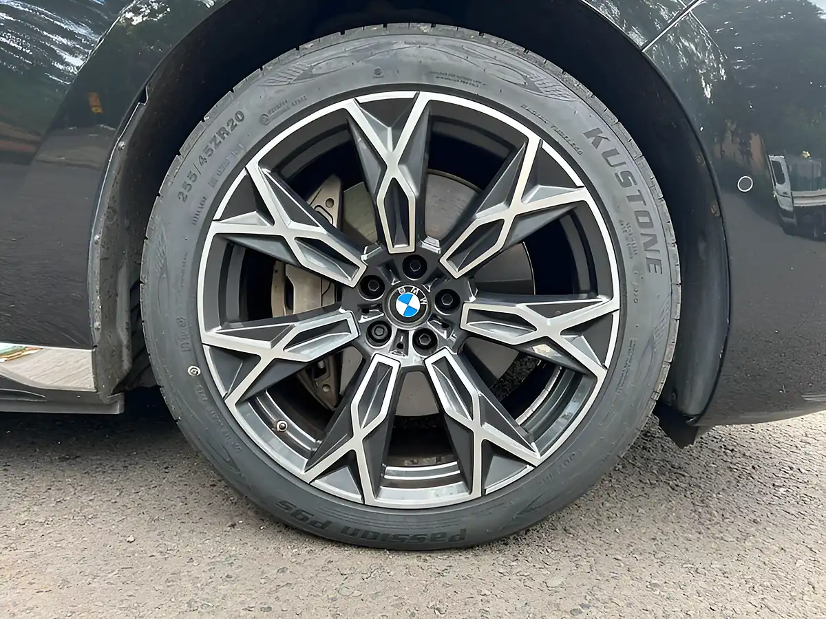 Used 2023 BMW I7 Excellence Pro Black Sapphire - Interior and Exterior details 14