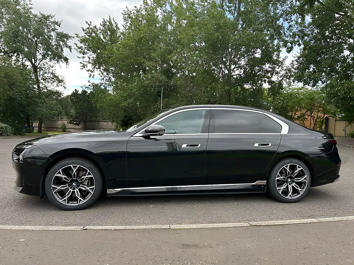 Used 2023 BMW I7 Excellence Pro Black Sapphire - Interior and Exterior details 8